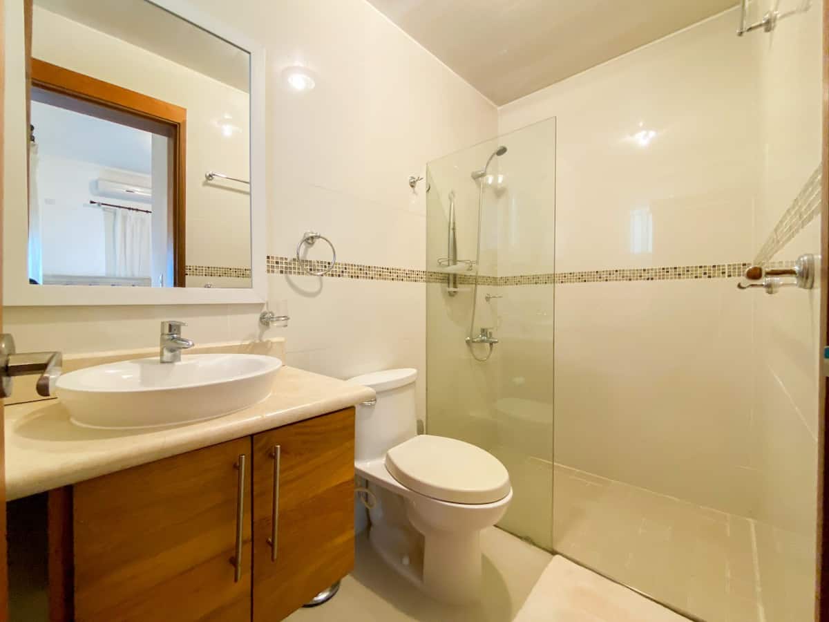 Wonderful 2 Bedroom Condo In Gated Community - Image 4