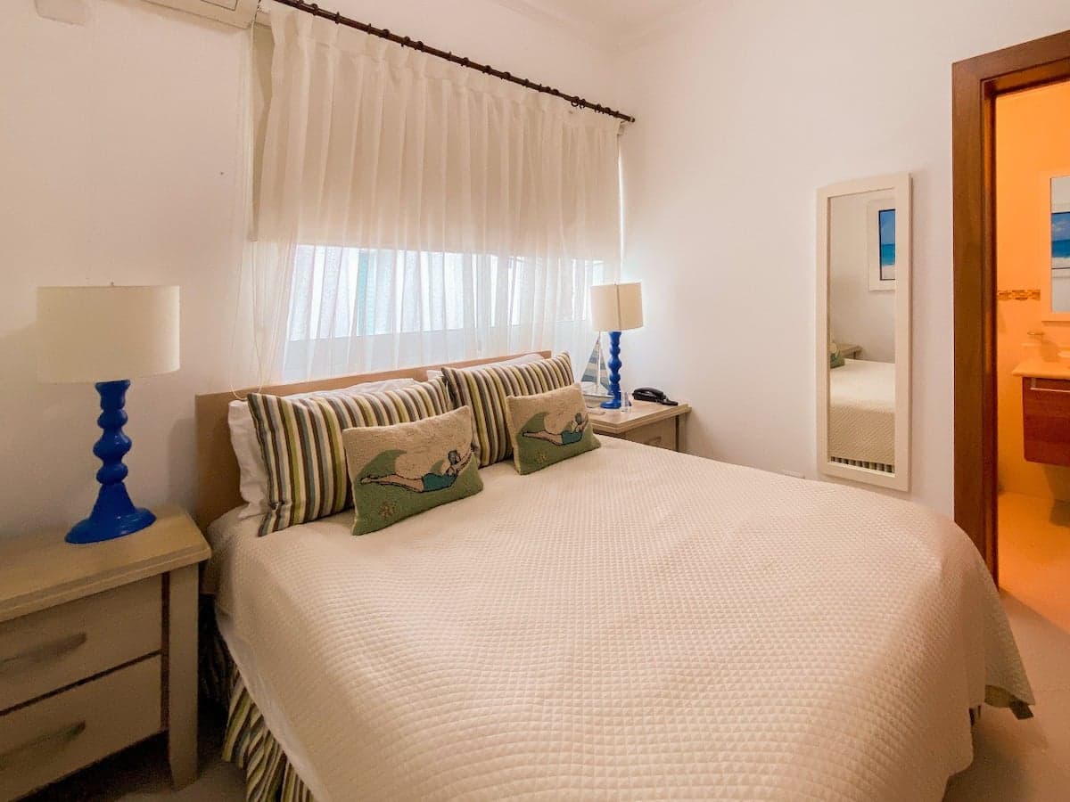 Wonderful 2 Bedroom Condo In Gated Community - Image 5