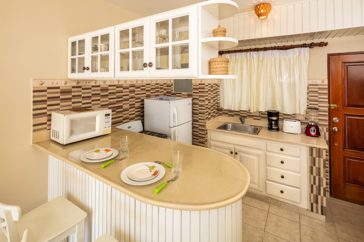 Oceanfront One Bedroom - Image 3