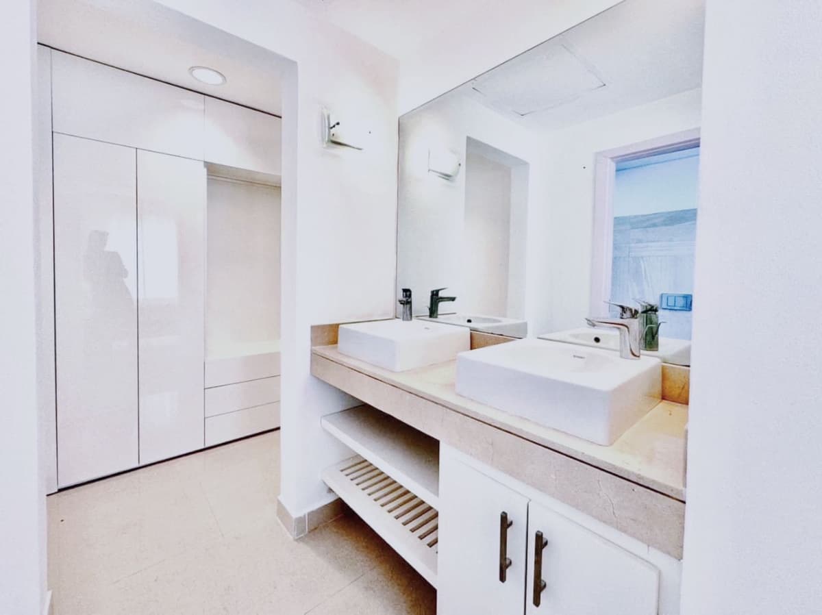 For Sale Apartment With Lake And Golf Course View - Image 3