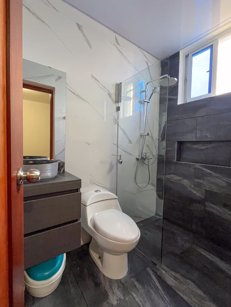 Acogedor Apartamento En Venta En Gurabo Con Cocina Personalizada - Image 4