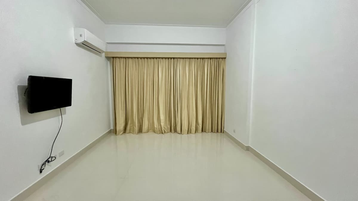 Spacious 3-bedroom Apartment For Sale In La Esperilla Santo - Image 2