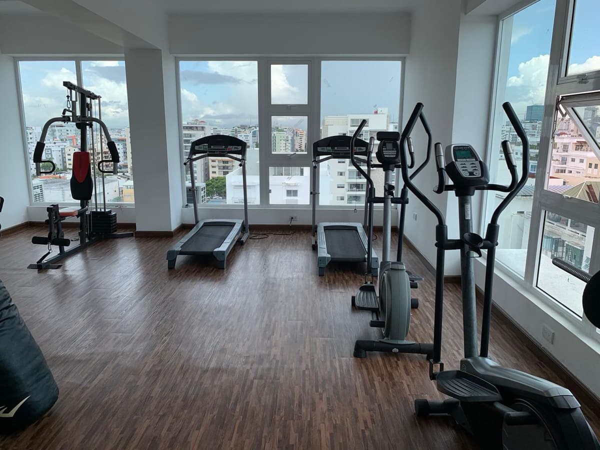 Alquilo Amplio Y Coqueto Apto Amueblado - Image 3