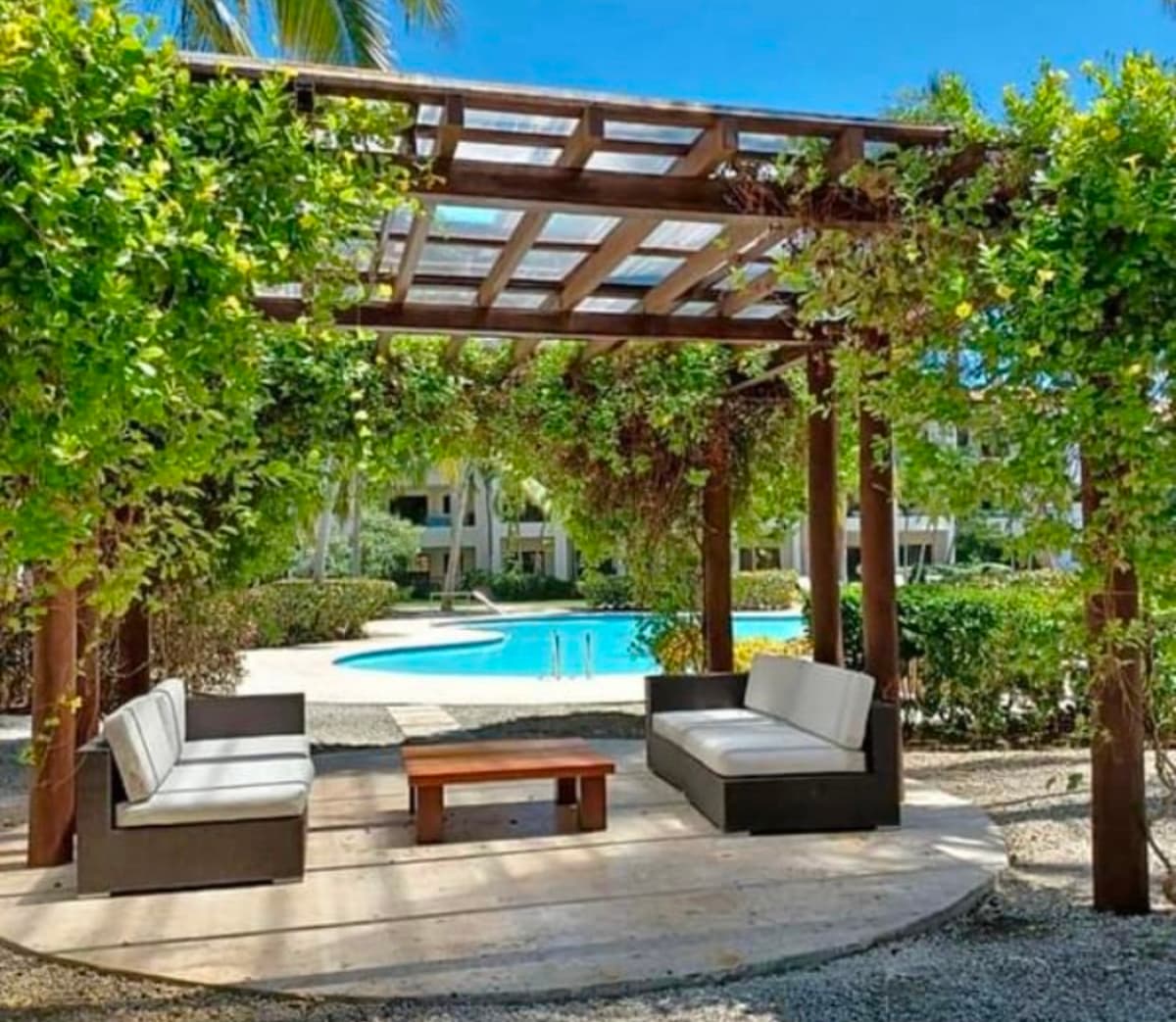 Spacious 2 Bedroom Condo Fully Furnished With Private Beach - Image 5