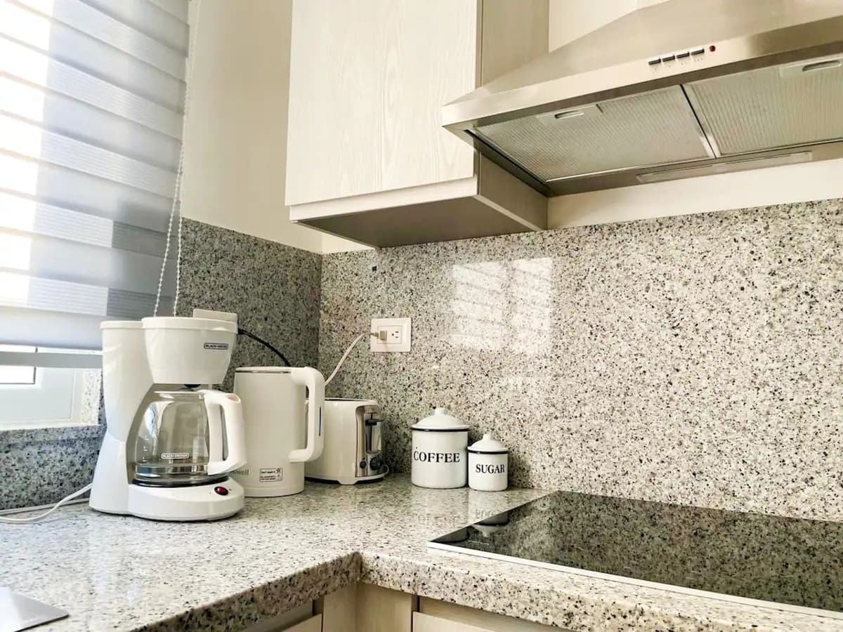 Modern 1-bedroom Apartment In Los Corales - Image 2