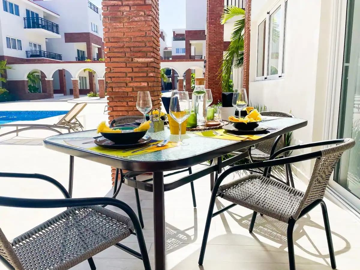 Modern 1-bedroom Apartment In Los Corales - Image 3