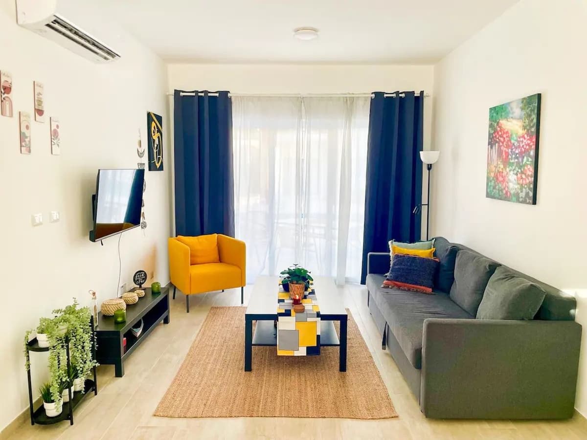 Modern 1-bedroom Apartment In Los Corales - Image 5