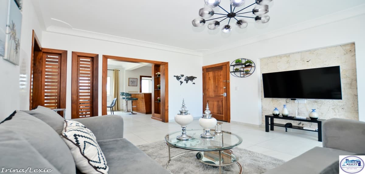 Sol Tropical 2 Bedroom Penthouse With Private Rooftop Walk To The - Image 3