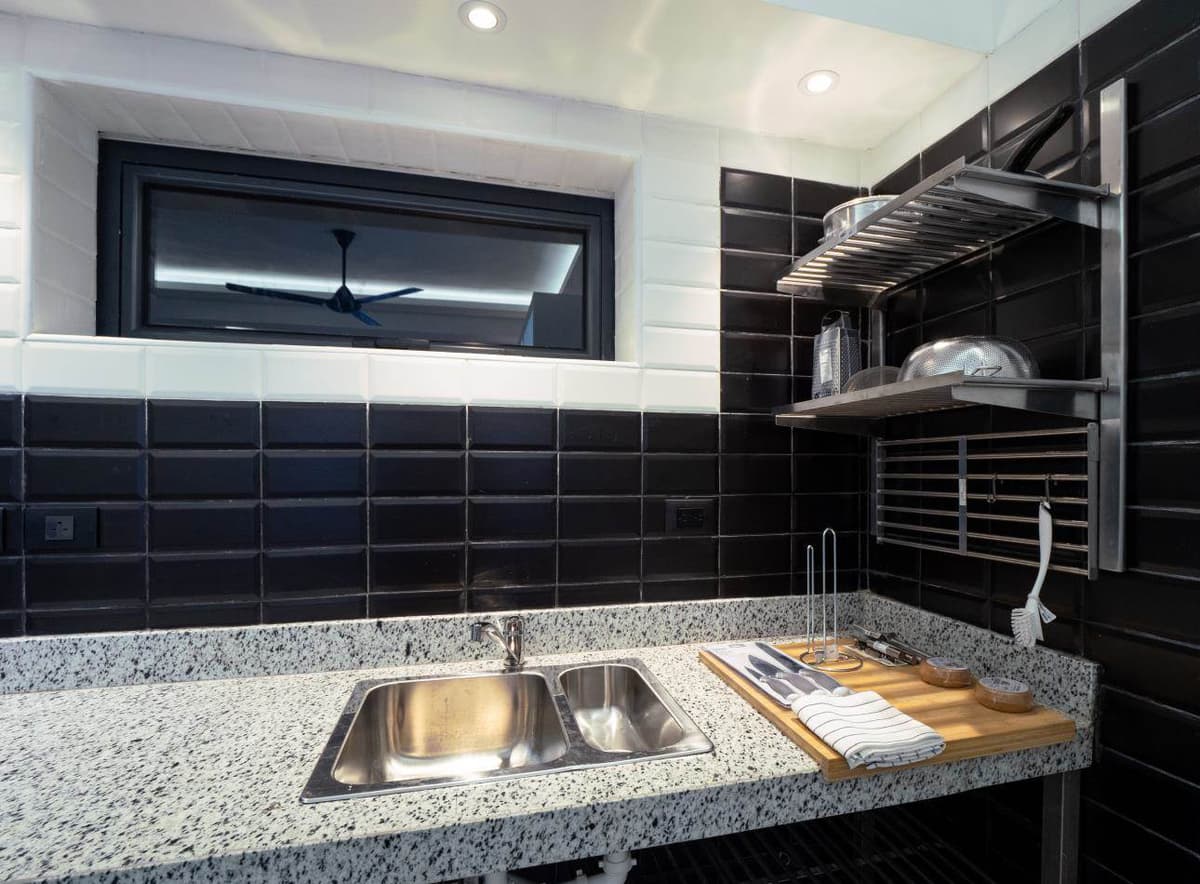 New 1 Bedroom Luxury Condos In Central Location - Image 3