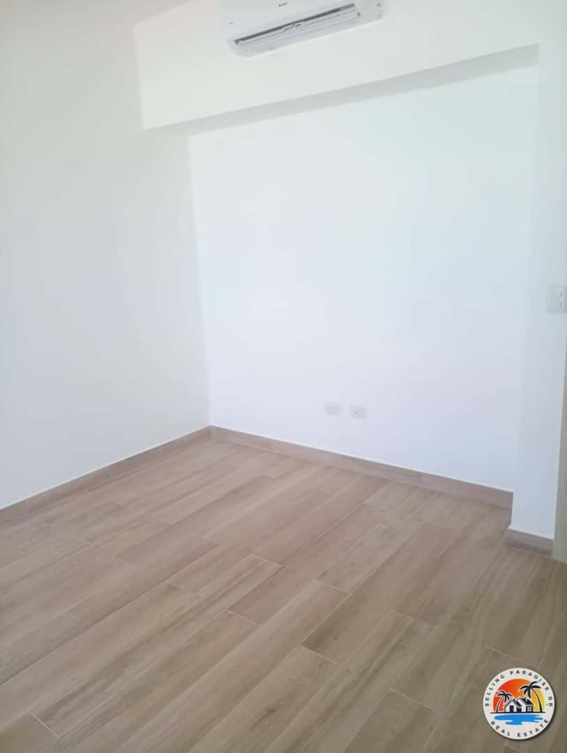 Penthouse - 3 Bedroom Plus Den - 2 Stories - 2450 Sq. Ft.