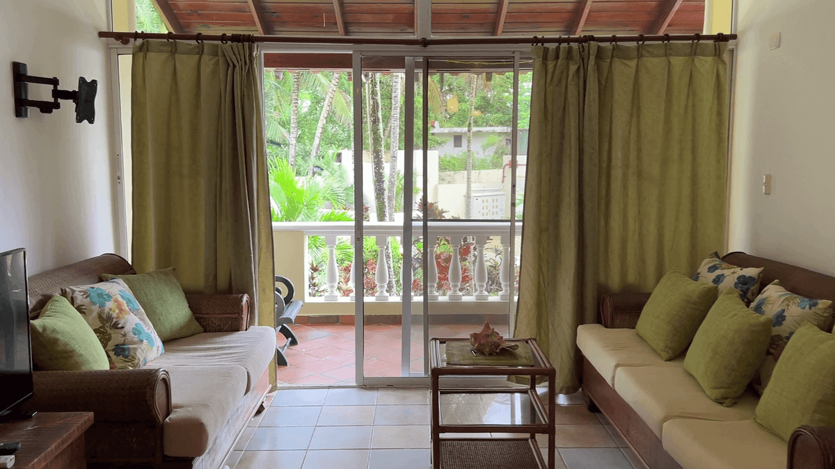 1 Bedroom Condo In With Ocean Views - Image 1