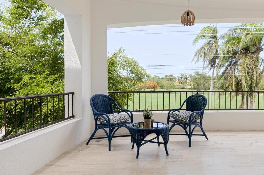 Large Newly Renovated 2 Bedroom Condos - Image 4