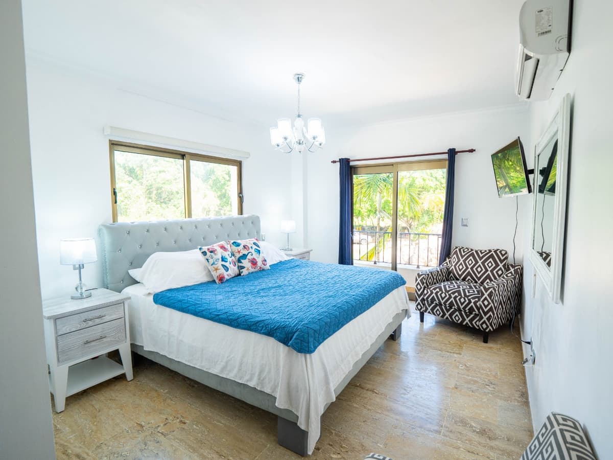 Two Bedroom Oceanview Condo On A Secluded Beach - Image 3