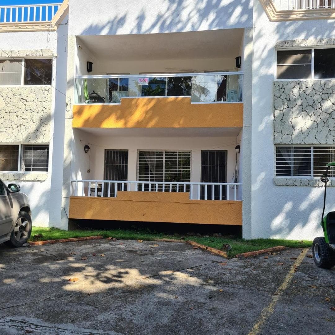 This First Floor 1 Bedroom Condo Comes Completely Furnished And