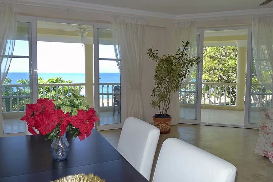 Spectacular Beach Front Condo - Image 1