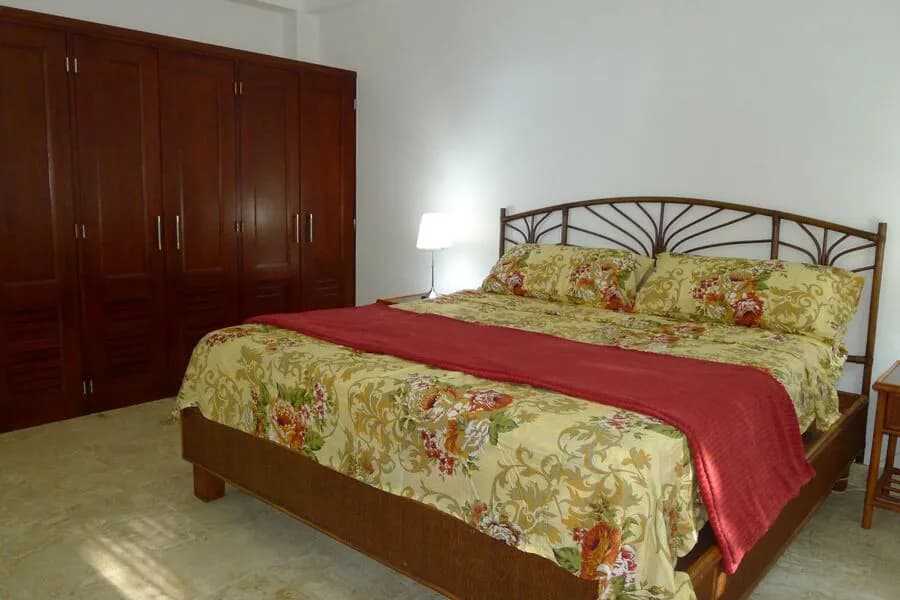 Spectacular Beach Front Condo - Image 4