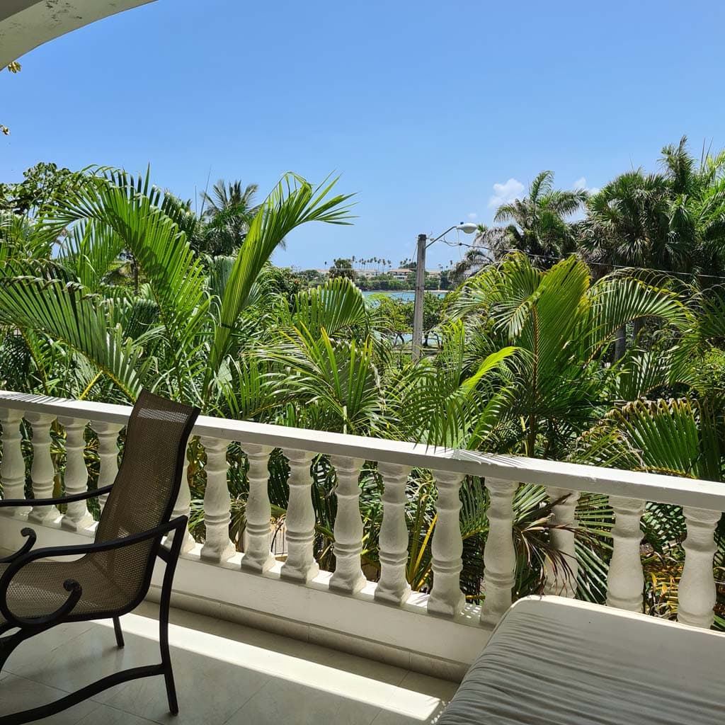 This Beautiful Furnished Condominium With 2 Bedrooms 2 Bathrooms