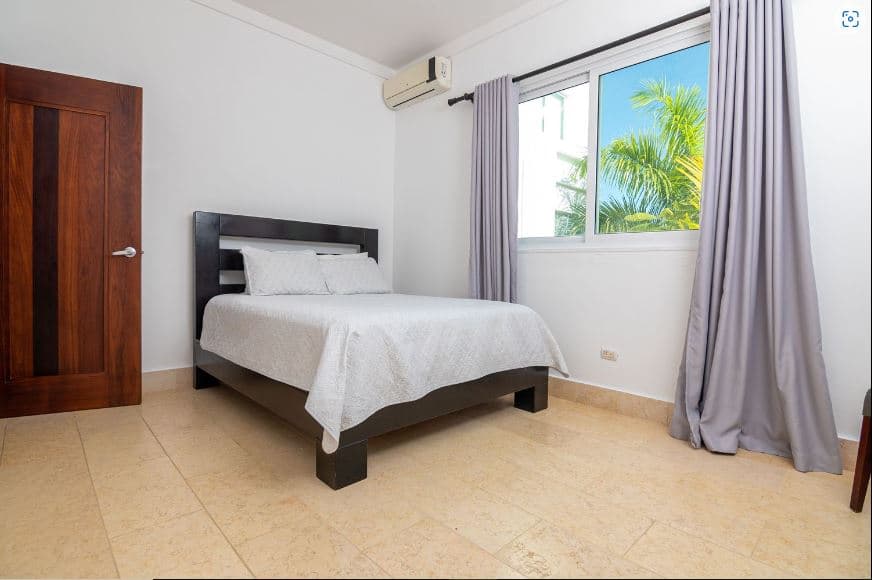 First Class Beachfront Penthouse - Image 1