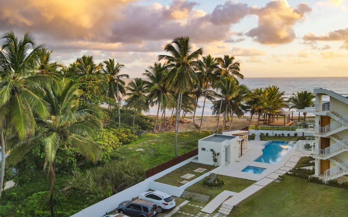 One-bedroom Oceanfront Condo - Image 1