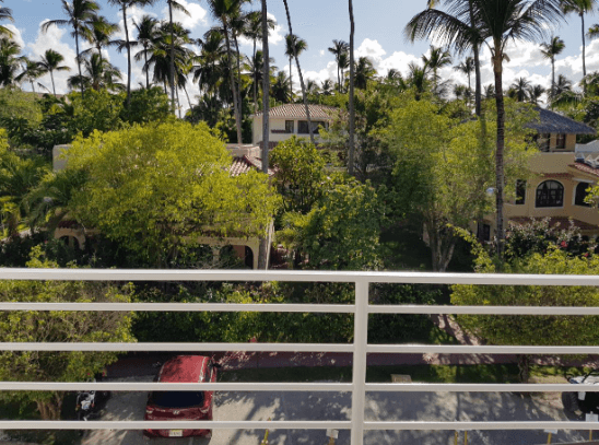 Beautiful 2 Bedroom Penthouse 4 Minute Walk To White Sand Beach