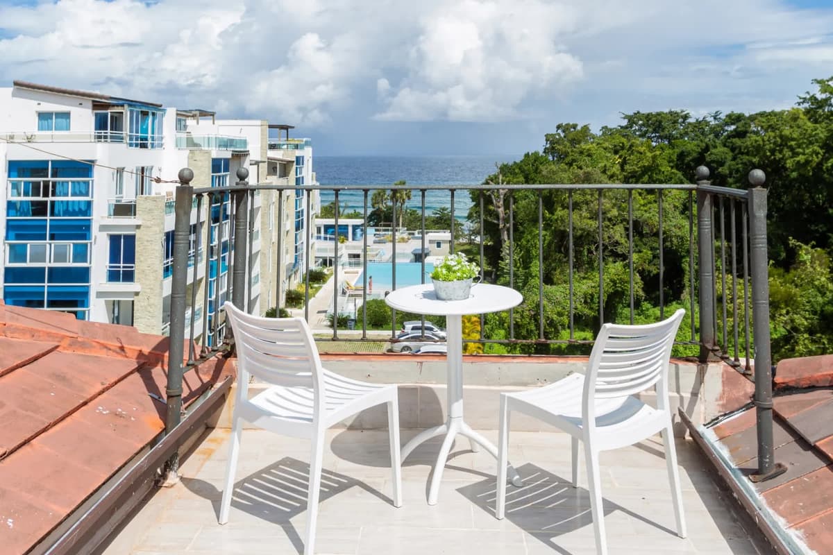 Oceanview Penthouse With Private Rooftop Terrace - Image 1