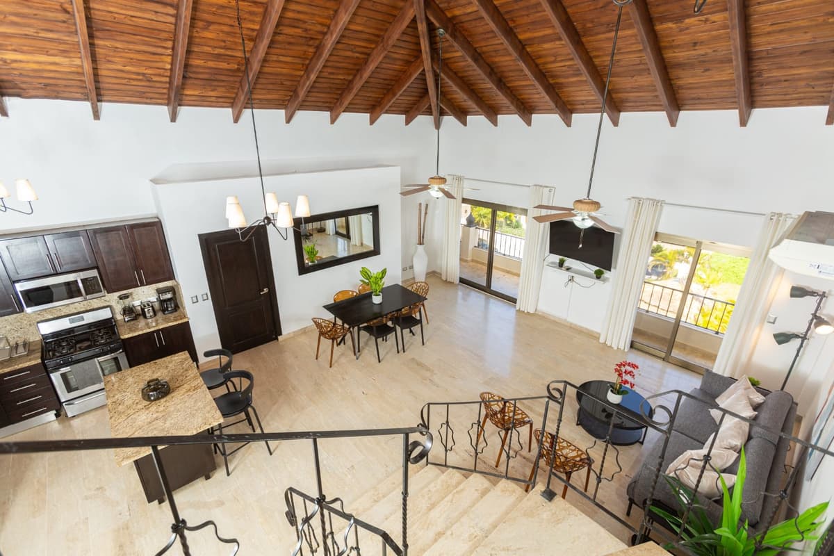 Oceanview Penthouse With Private Rooftop Terrace - Image 2