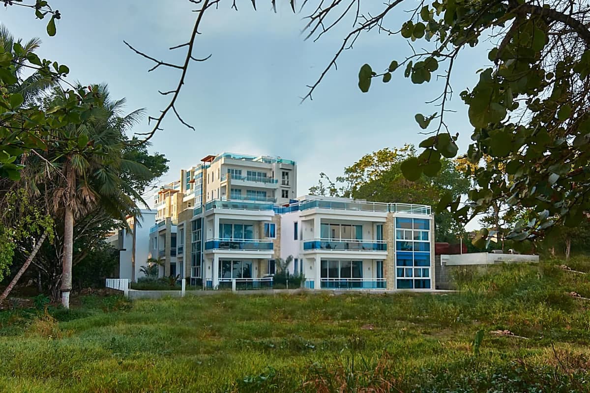 Oceanview Penthouse With Private Rooftop Terrace - Image 4