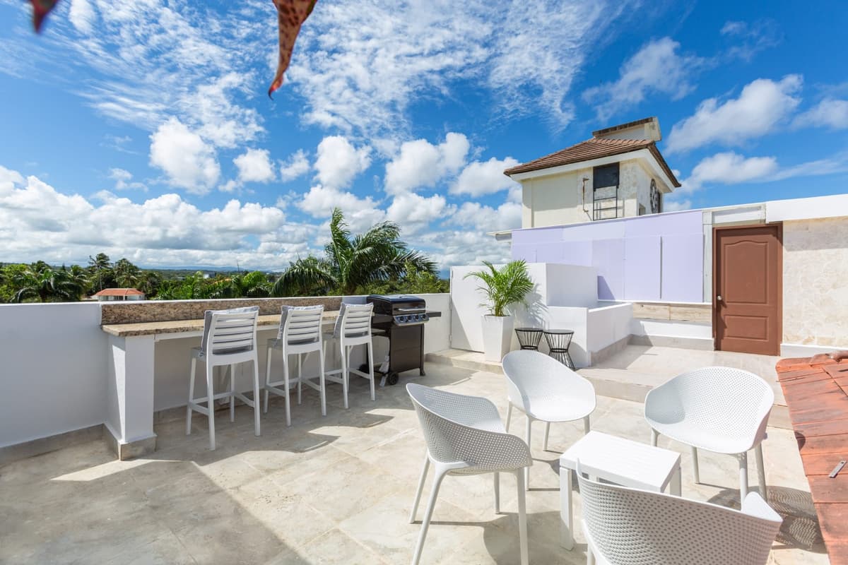 Oceanview Penthouse With Private Rooftop Terrace - Image 5