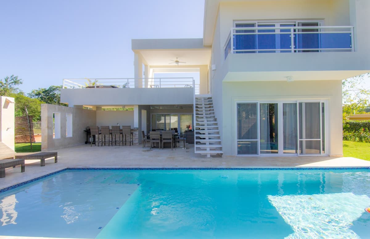 Stunning Paradise Setting Two Bedroom Villa - Image 2