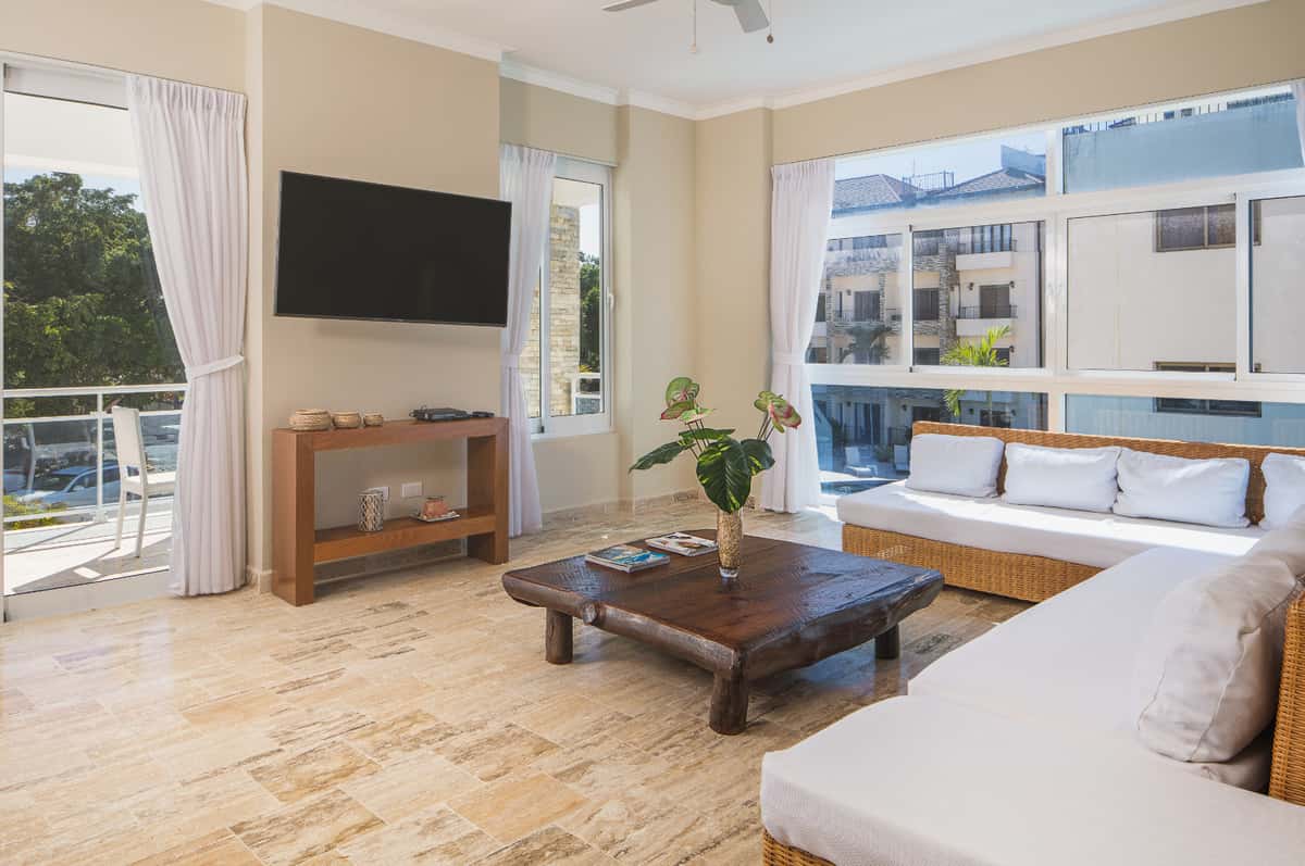 Striking 2 Bedroom In Ocean Front Complex
