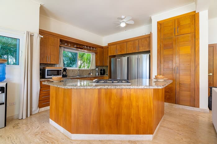 Tropical Home Close To Everything - Image 2