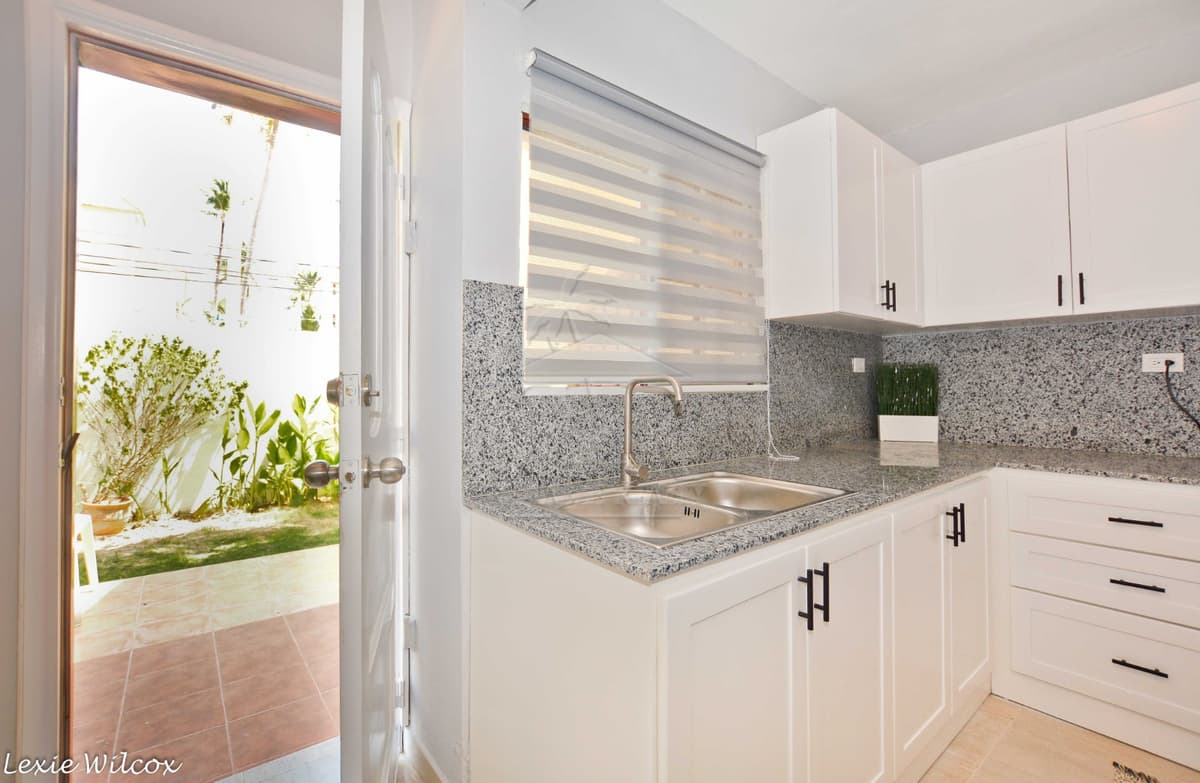 3 Bedroom House A Walk To The Beach - Image 2