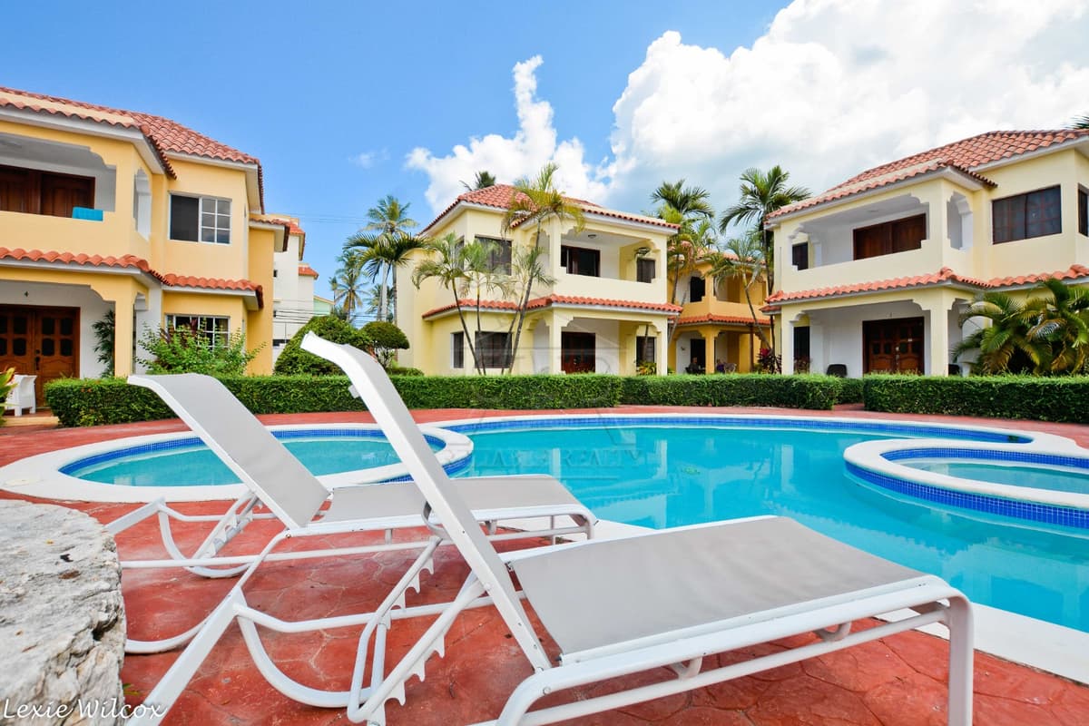 3 Bedroom House A Walk To The Beach - Image 3