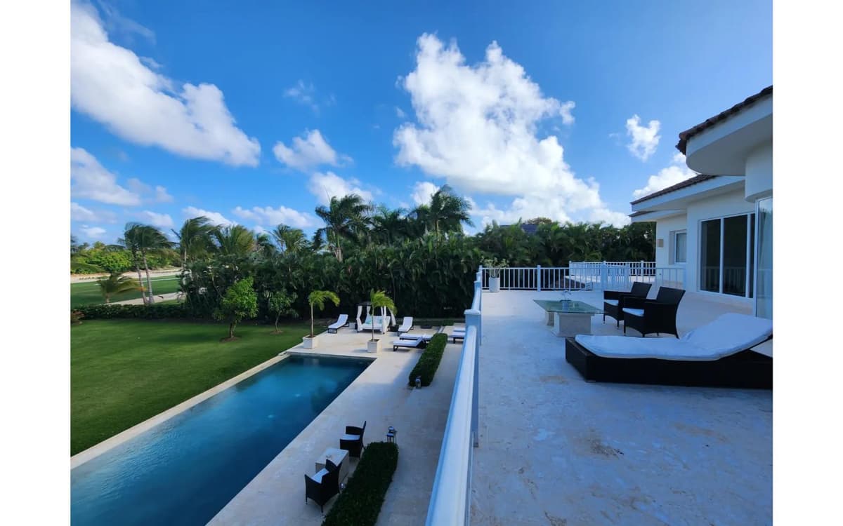Id-3005 Eight Bedroom Villa For Sale In Punta Cana Resort & Club