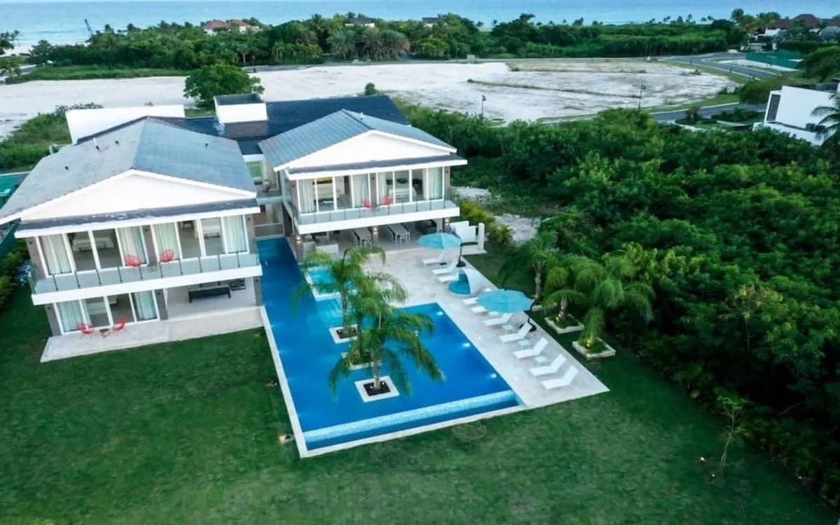 Id-2630 Six Bedroom Villa For Sale In Las Palmas Cap Cana - Image 4
