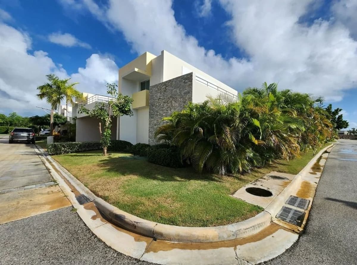 Stunning Move-in Ready Villa In The Center Of Bavaro - Image 2