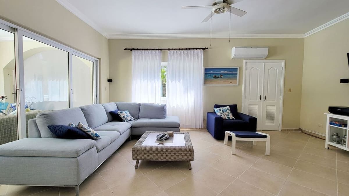 Stunning 4-bedroom Villa With Golf Course Views - Image 4