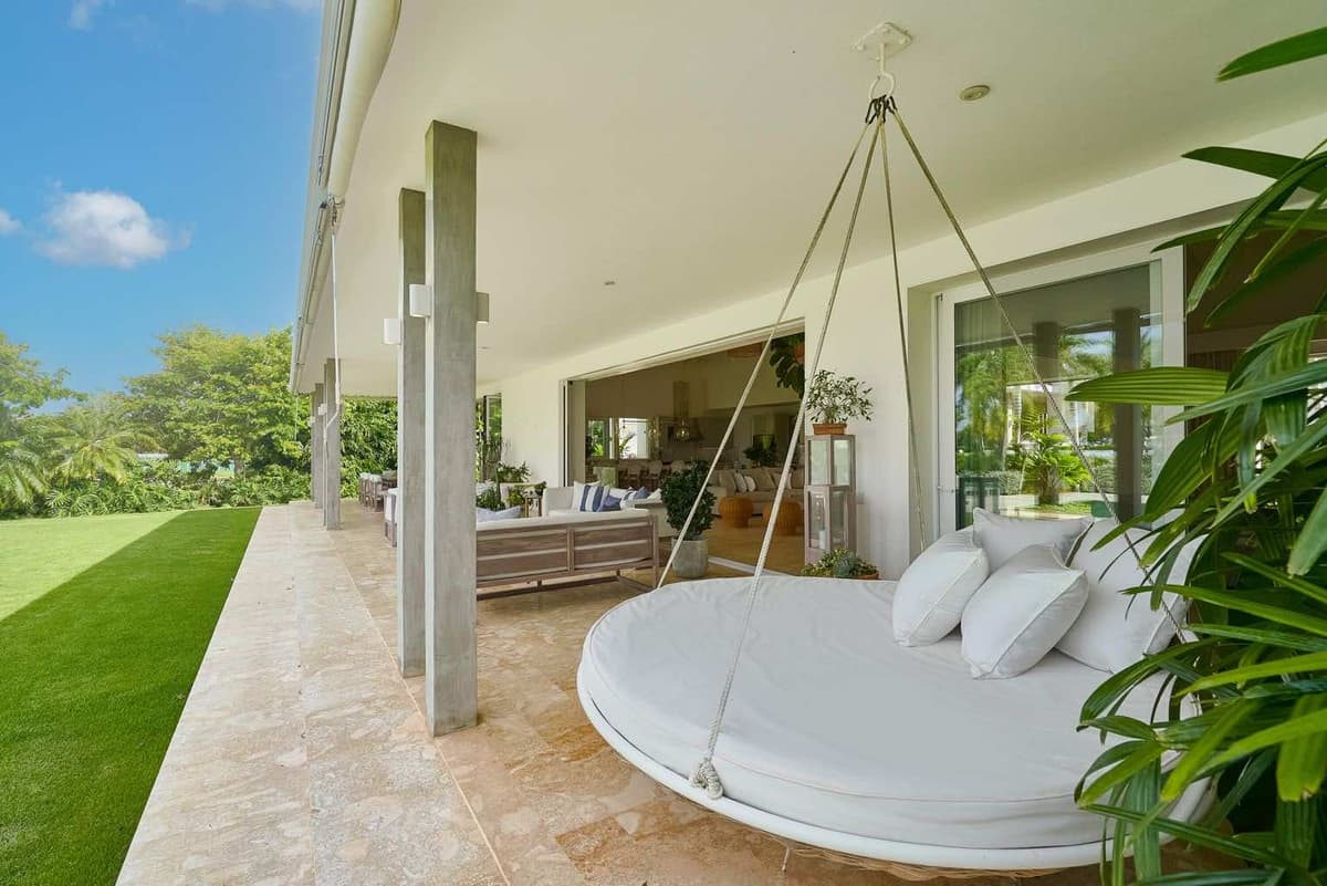 Exquisite 5-bedroom Villa Overlooking The Golf Course In Casa De - Image 2