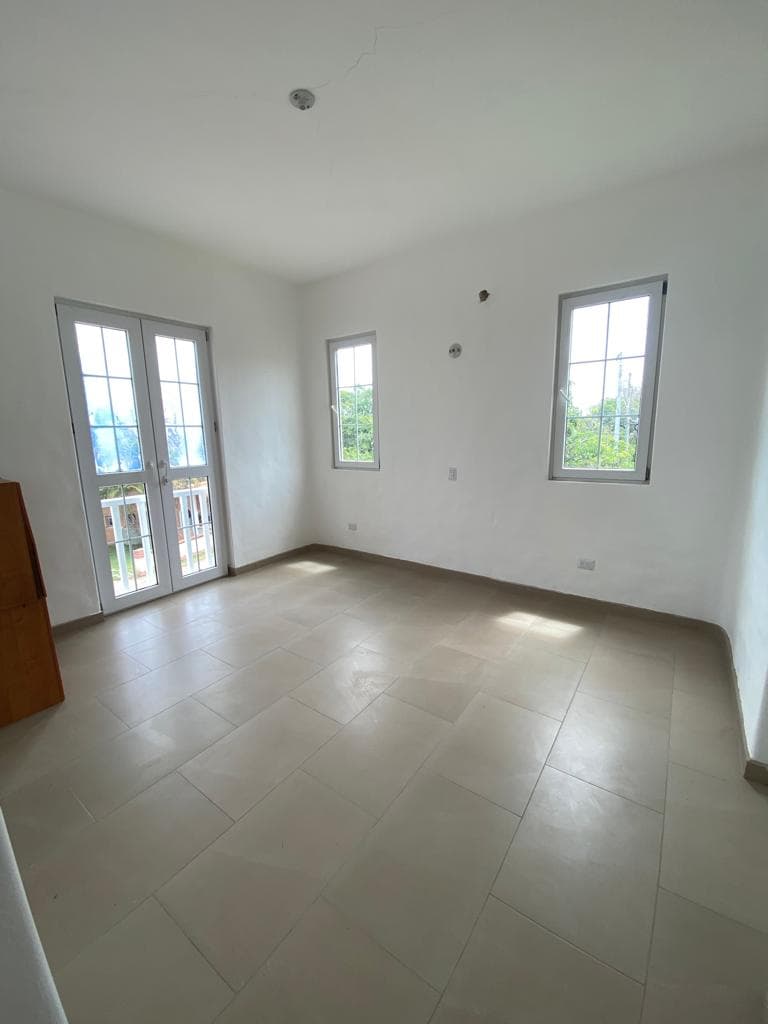Spacious Villa With Ocean Views - Image 2