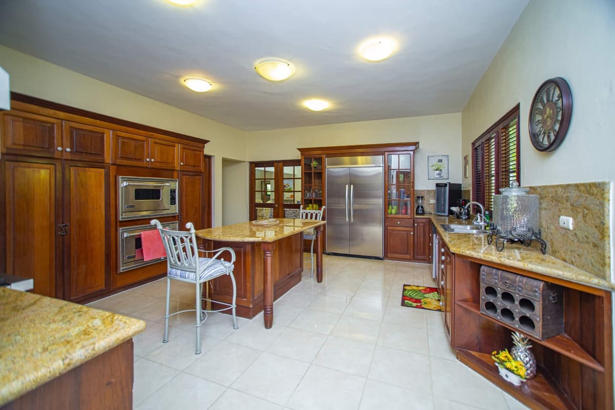 Luxury Villa In Exclusive Community - Image 4