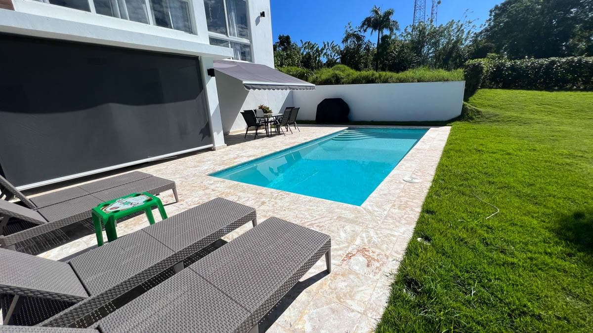 Affordable 2 Bedroom Villa Near Beach - Image 4