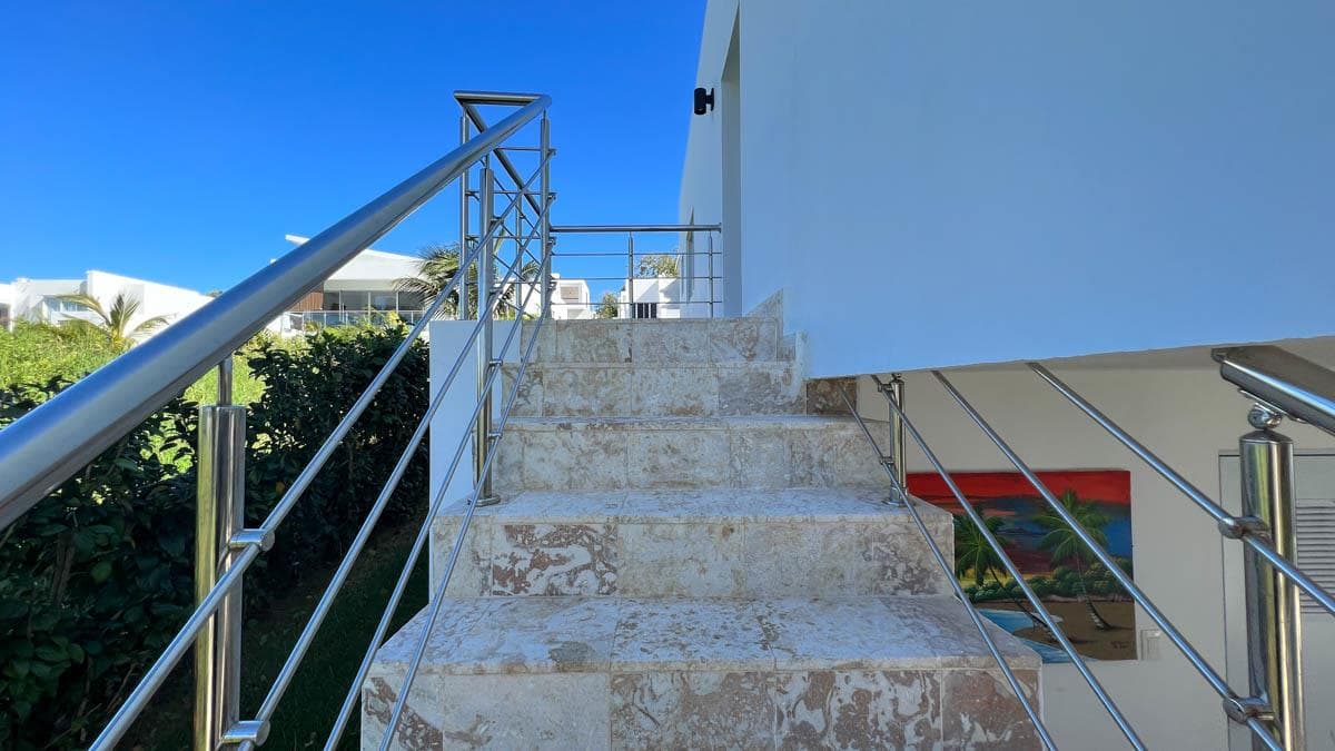 Affordable 2 Bedroom Villa Near Beach - Image 5