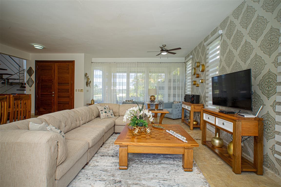 Luxury Modern 3-bedroom Villa With Infinity Pool - Image 1