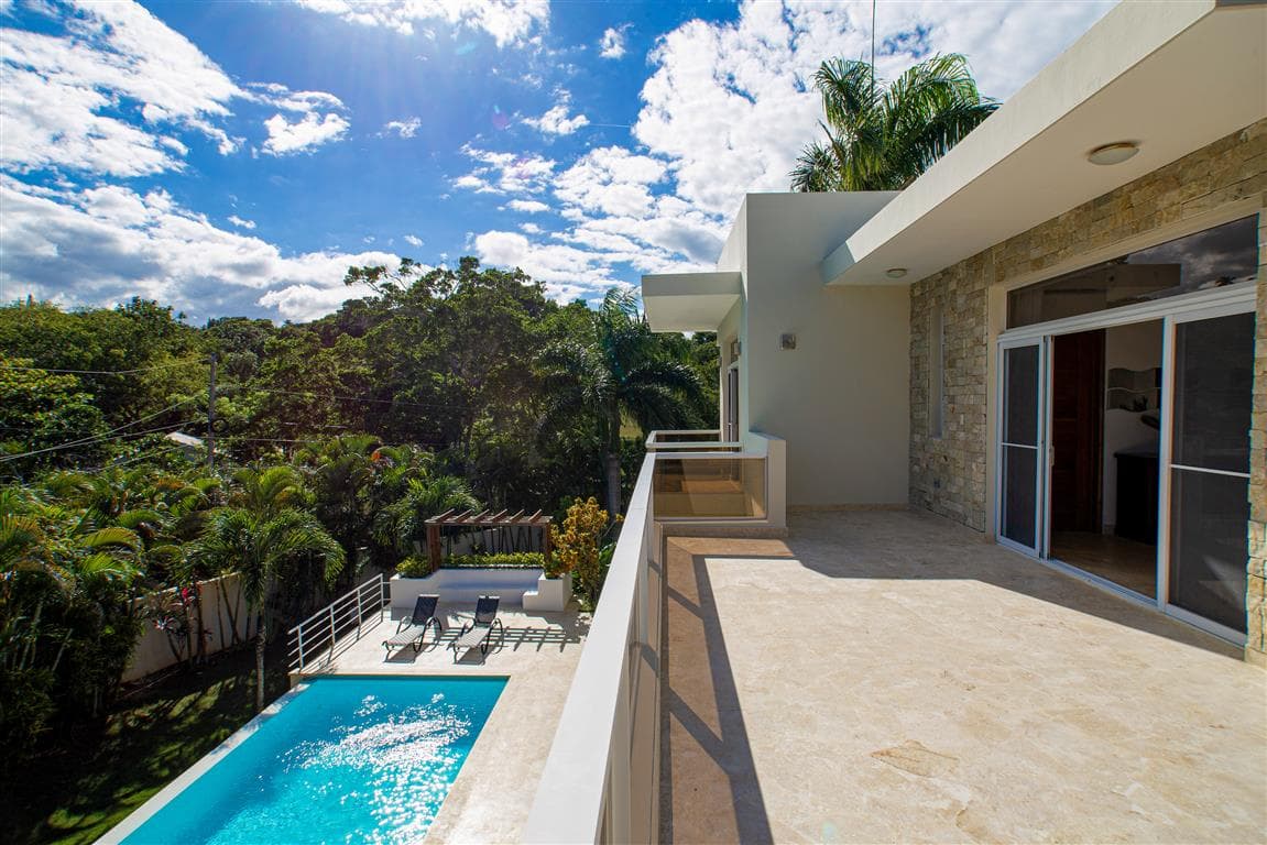 Luxury Modern 3-bedroom Villa With Infinity Pool - Image 2