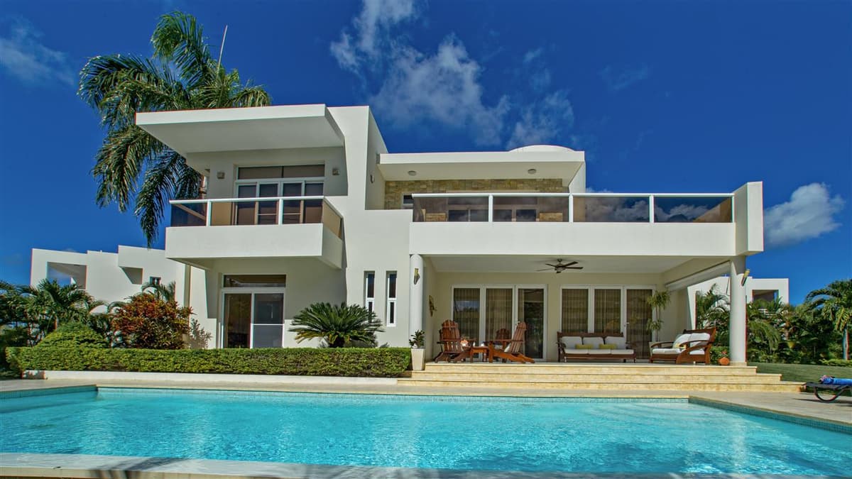 Luxury Modern 3-bedroom Villa With Infinity Pool - Image 5