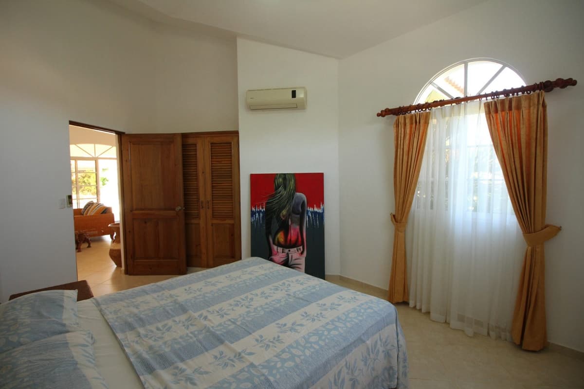 Gorgeous Villa With Large Terrace 3 Bed 2 Bath - Image 5