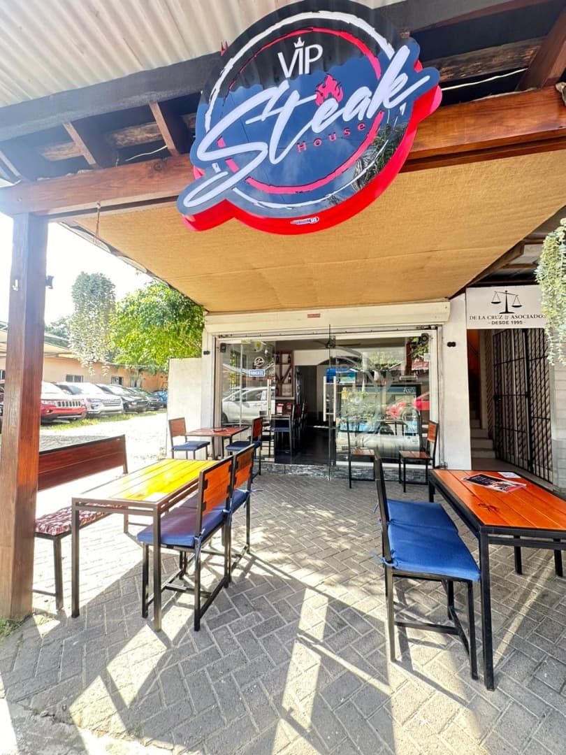 Restaurant In Prime Location - Image 4