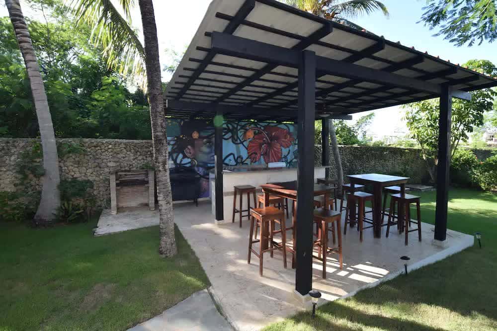 6 Unit B&b Steps To Beach With Owners Suite