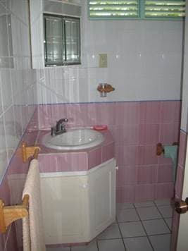 7 Room Hotel In Downtown Sosua - Image 5