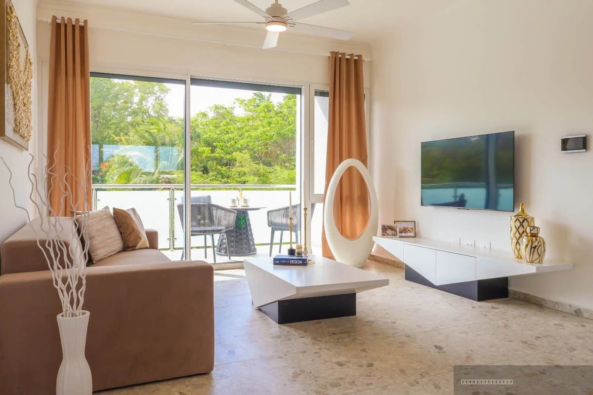 Condo in Playa Chiquita With Pool-View Balcony - Image 4